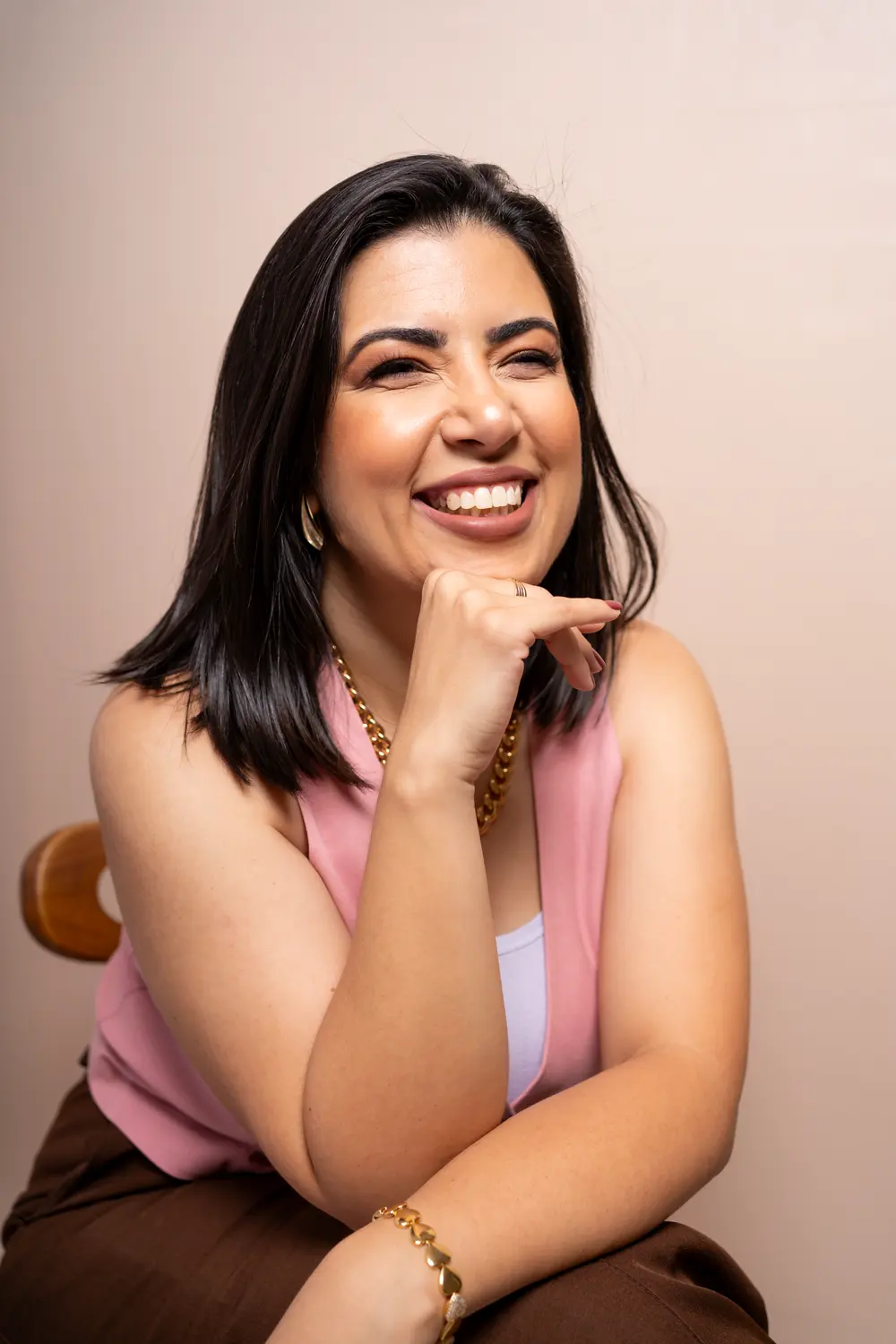 Claudia Marques sorrindo
